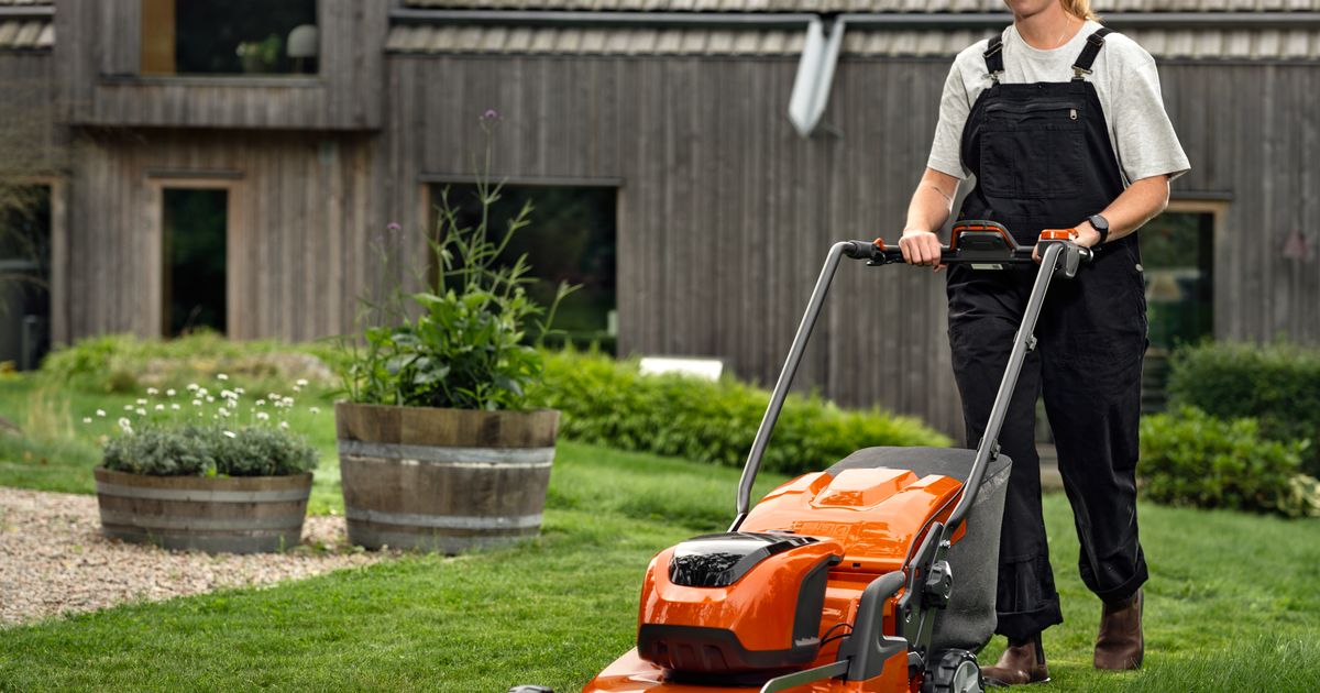 LAWN MOVER