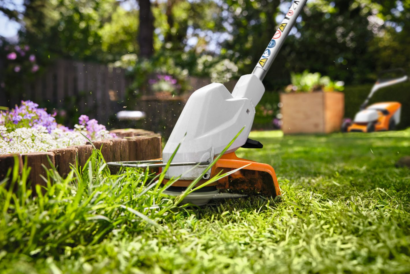 STIHL FSA 30 C-B 9″ Cordless Brushcutter & Edger Kit (AS 2 Battery & AL 1 Charger)