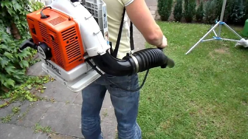 Stihl BR-550, 64.8-cc Powerful Backpack Petrol Leaf Blower