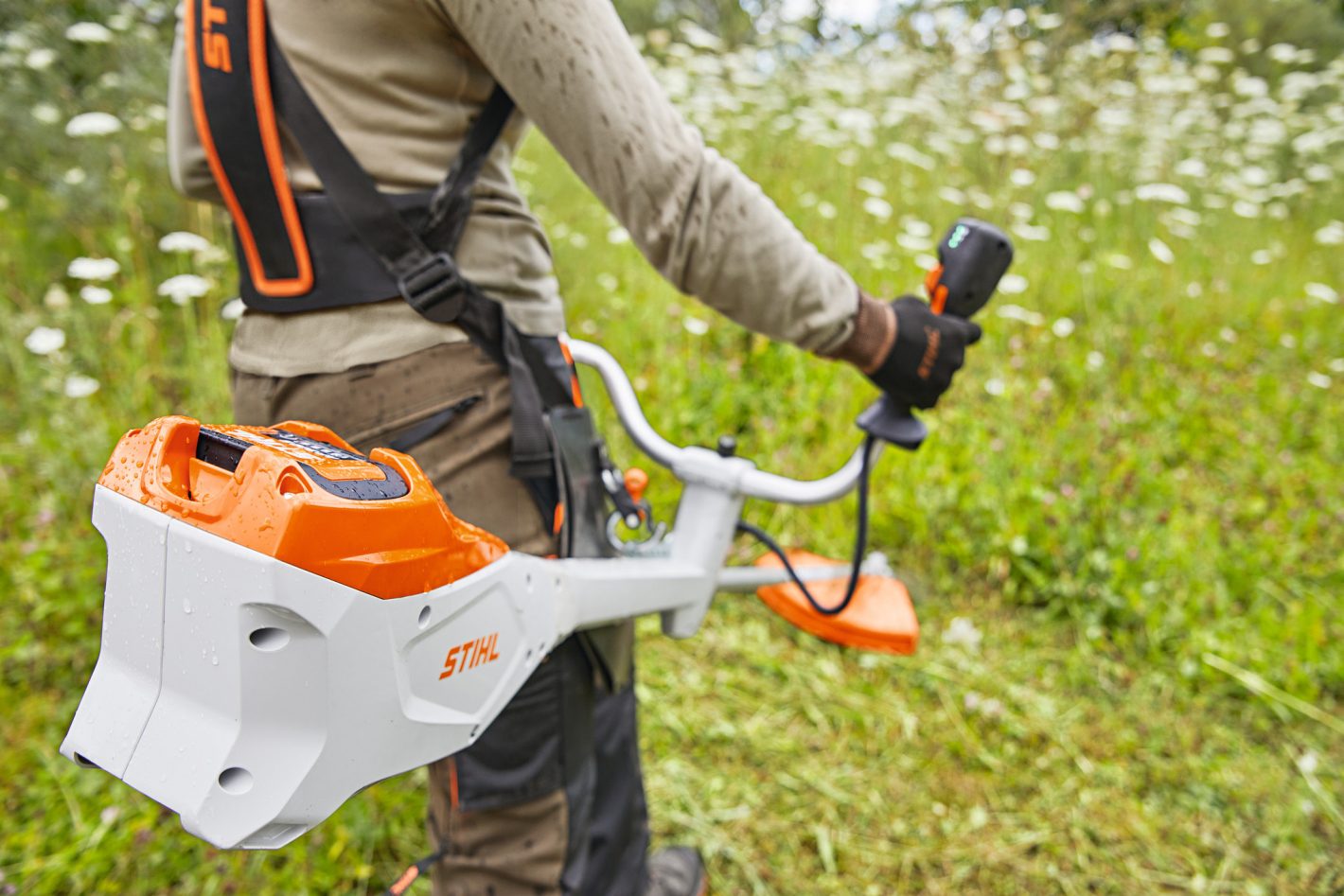Stihl FSA 135, Cordless Brush Cutter With 36V Battery & Charger, All Lawn Trimming & Grass Cutting