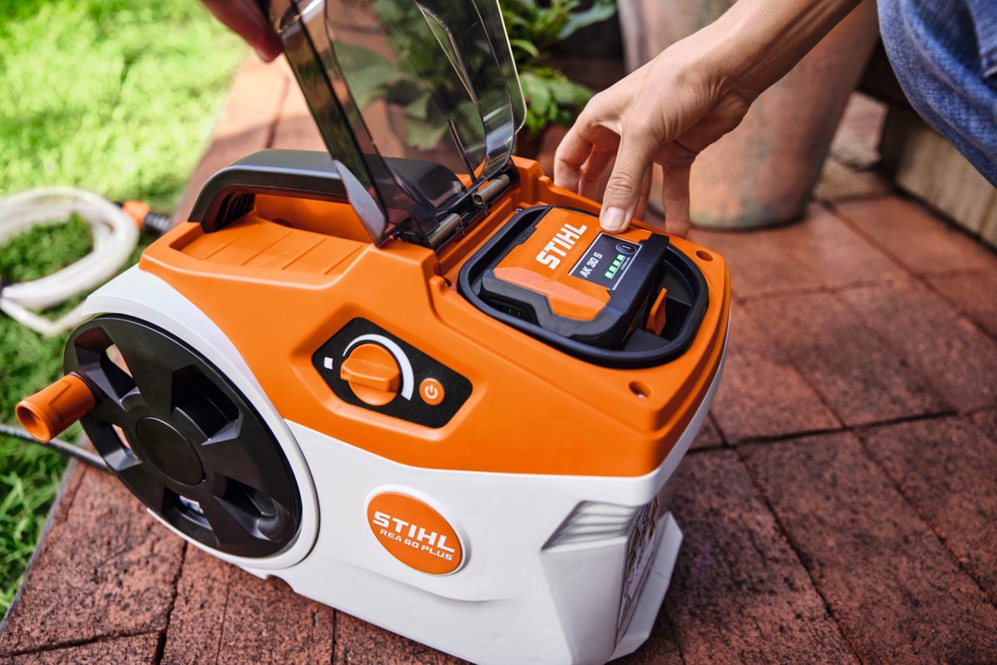 REA 60 PLUS Cordless pressure washer