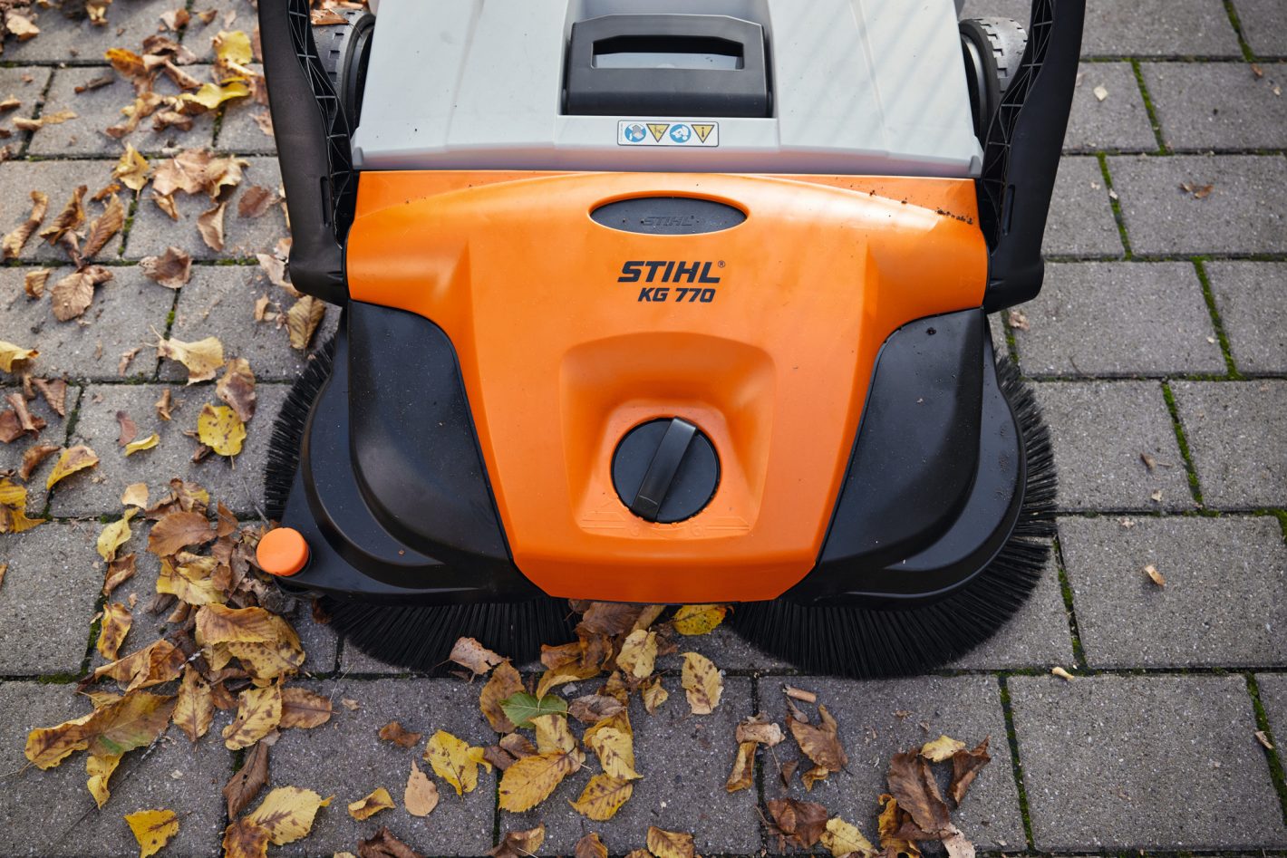 KG 770 Manual Sweeping Machine