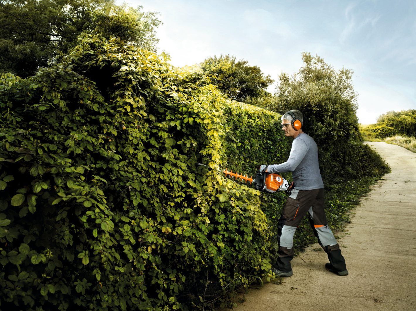 Stihl Petrol Hedge Trimmer With 24 Inch Length , HS 82R